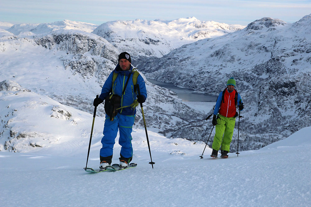 Ski de rando en Norvège au-dessus de Roldal