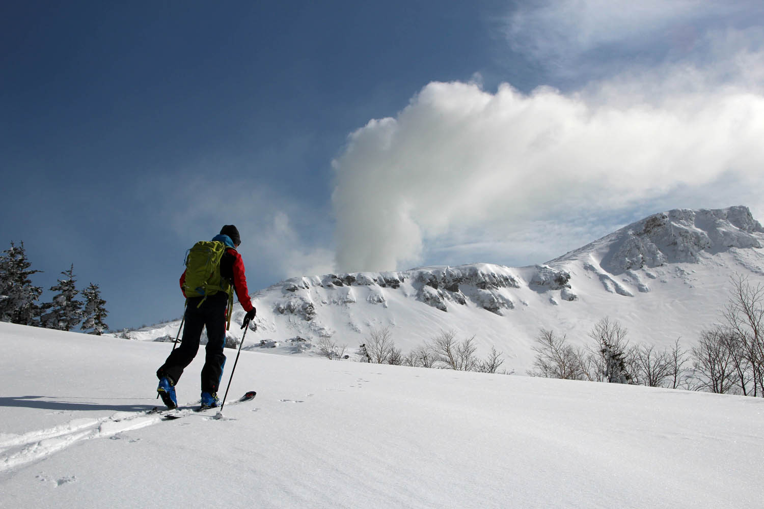 ski de rando au Japon, les volcans du Daizetsuzan